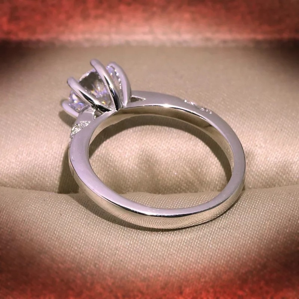 925 Sterling Silver Cubic ZIrconia Ring - Picture 4 of 6